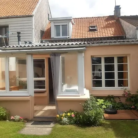 Dom wakacyjny La Terre Bleue Familyhouse *